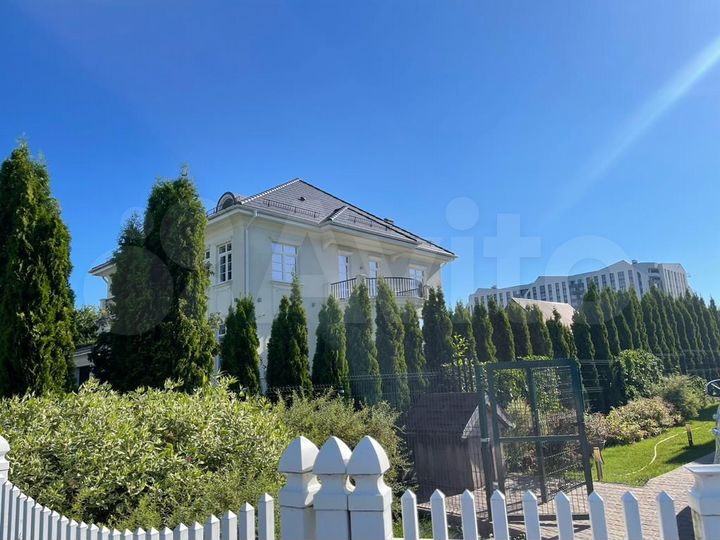 Дом 580 м² на участке 11 сот.