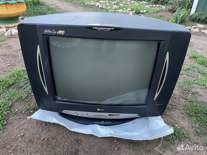 Телевизор LG Golden Eye Swing hexaport. Б/У