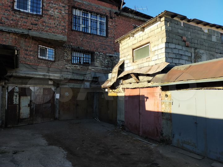 Гараж, > 30 м²
