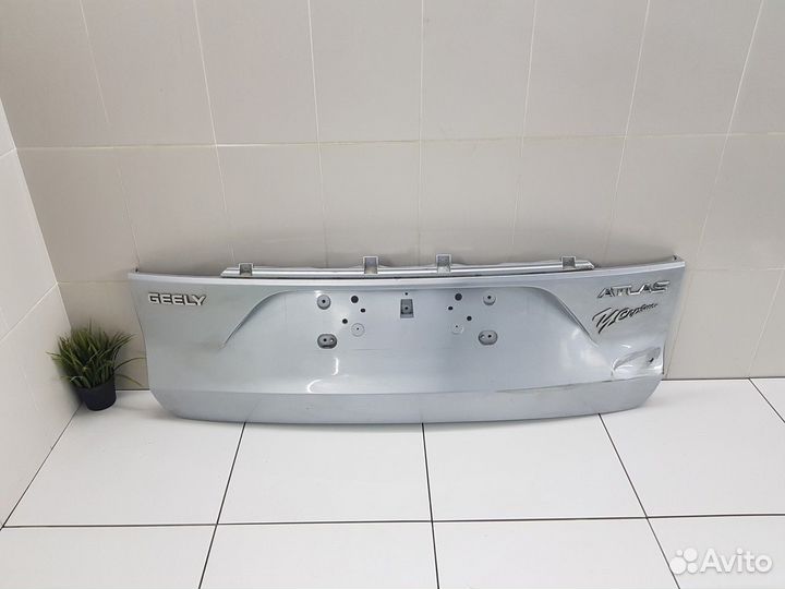 Накладка крышки багажника (Geely Atlas)