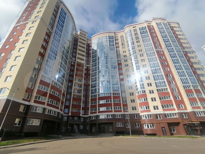 2-к. квартира, 82,7 м², 1/17 эт.
