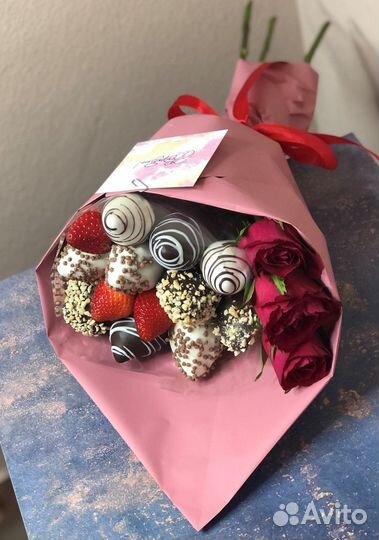 Клубничный букет с розами Самара