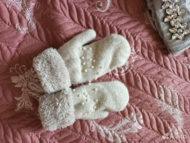 Шапки женские.Много.Варежки