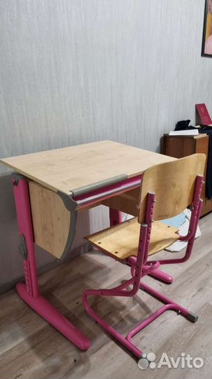 Школьный стол и стул