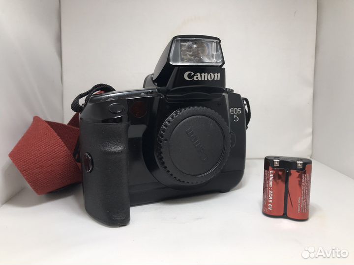 Пленочный фотоаппарат рабочие 35 мм с обективом