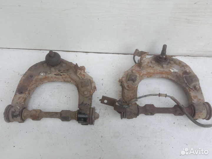 Рычаг верхний Mitsubishi pajero 2