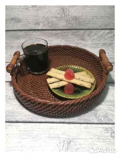 Поднос плетеный