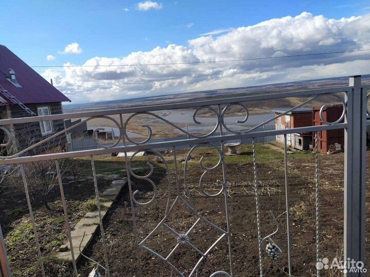 Сварщик на своём авто сварочные работы