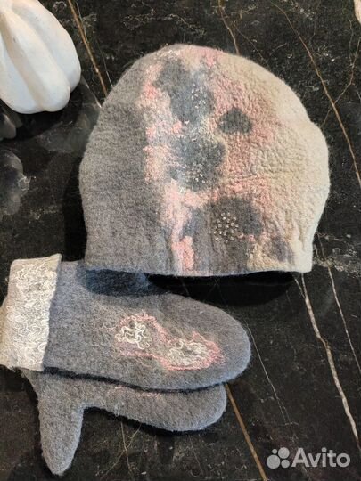Шапка и варежки.Комплект валяный