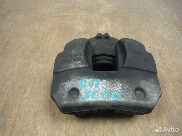 Суппорт передний правый Volvo XC60 2012