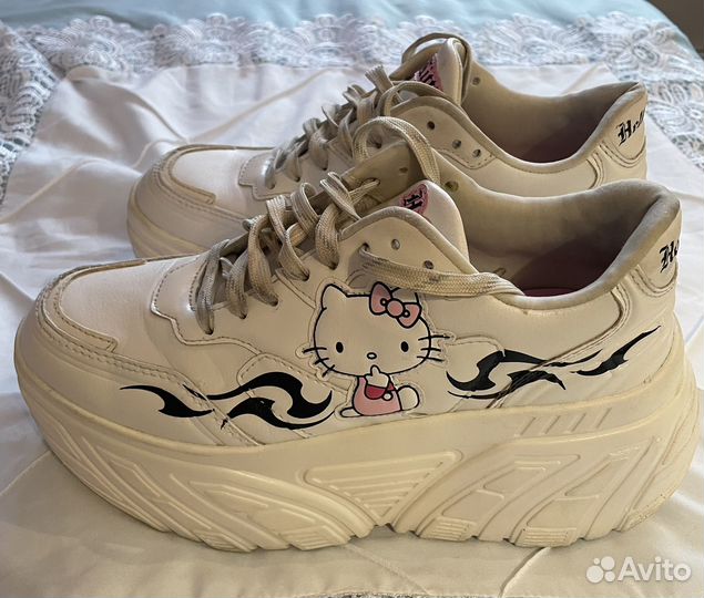 Кроссовки женские