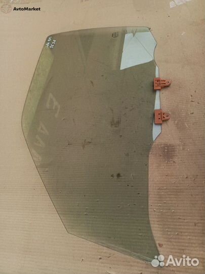 Nissan Juke стекло боковое