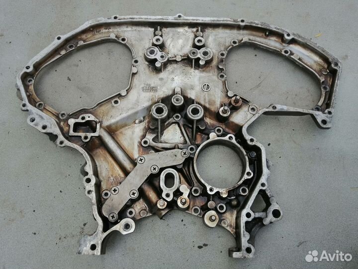 Крышка двигателя передняя для Nissan Maxima (A32)