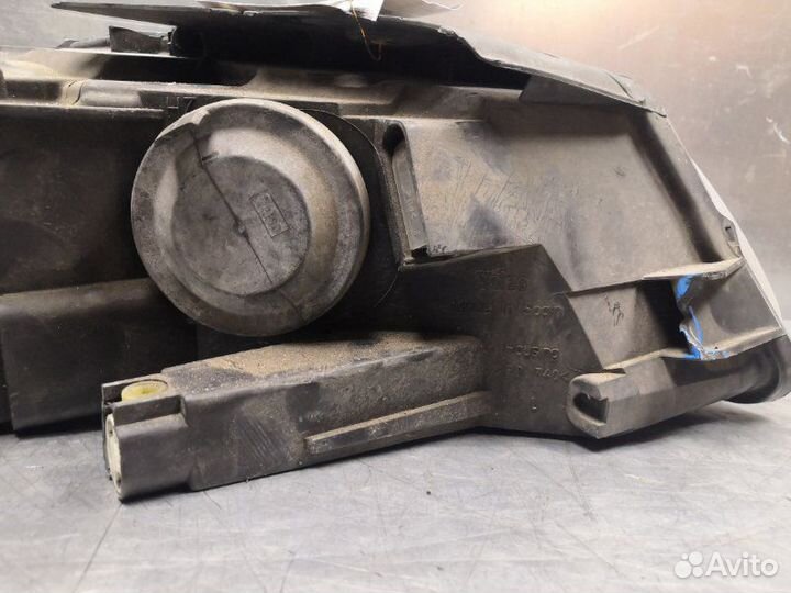 Фара левая Volkswagen Passat B6 2005-2010 седан