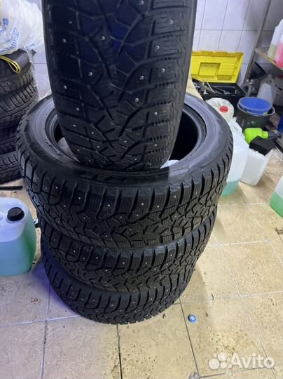 Bridgestone Blizzak Spike-02 265/50 R20 45T