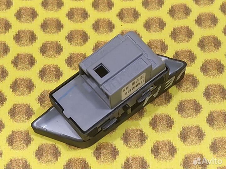 Кнопка центрального замка правая Volkswagen Jetta