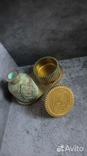 Шкатулка и ваза на подставке