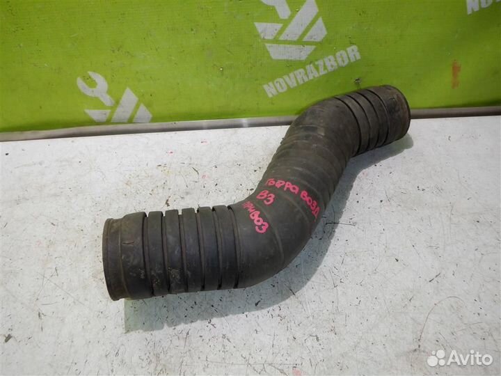 Патрубок воздушного фильтра Фольксваген Пассат Б3