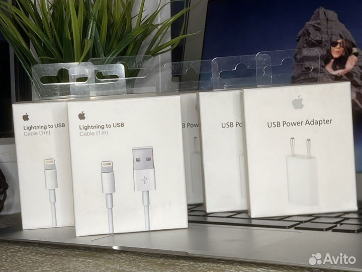 Зарядка на iPhone 5W арт.124