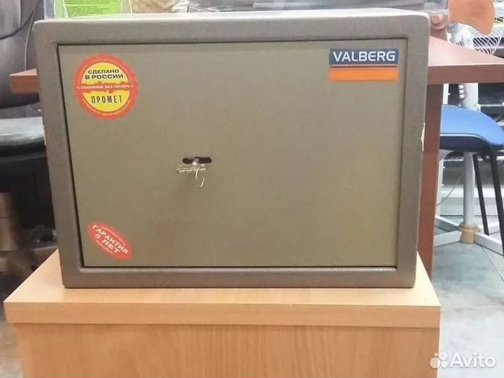 Сейф металлический