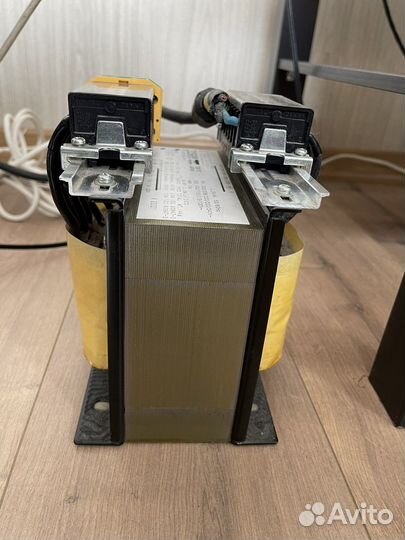 Понижающий трансформатор toyozumi 1,2 кВт