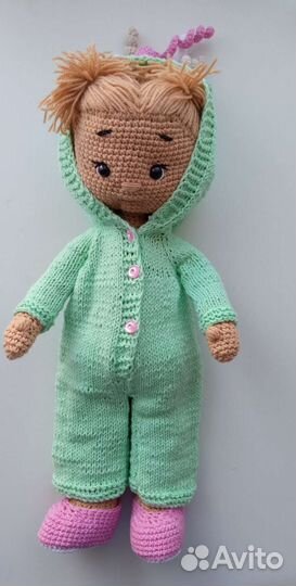 Вязаная кукла ручной работы
