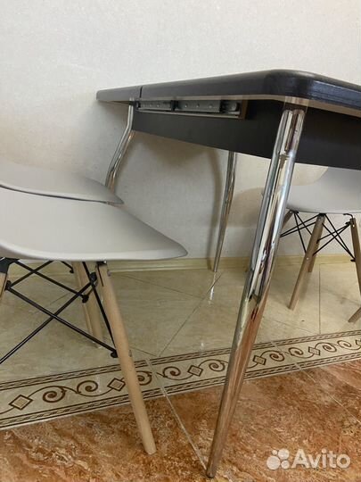 Стол кухонный