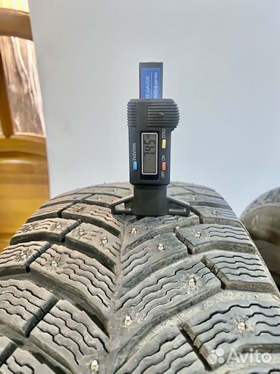 Michelin X-Ice North 4 215/65 R17