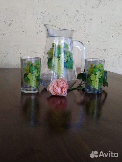 Кувшины разные стеклянные