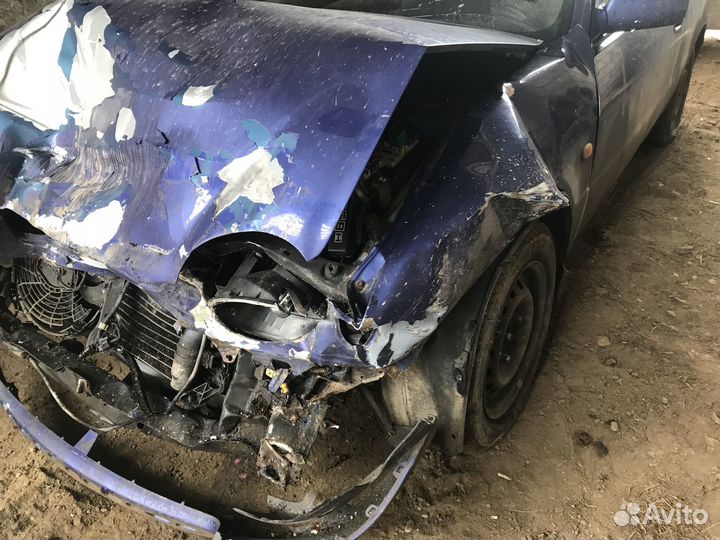 Toyota Corolla 1.3 МТ, 1998, битый, 15 000 км