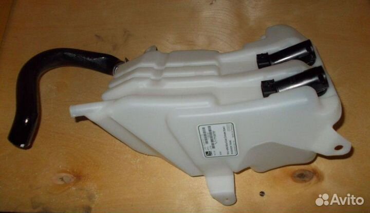 Бачок омывателя с мотором передний Toyota Rav4