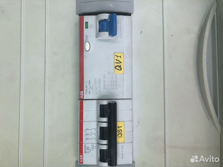 Щит ABB AT32 72 модуля, накладной,белый