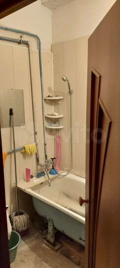 Комната 42 м² в 4-к., 3/3 эт.