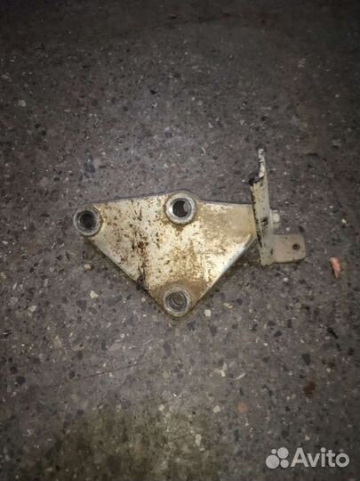 Кронштейн генератора Peugeot 306 Пежо 306