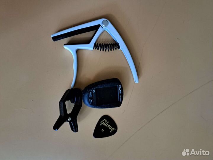 Акустическая гитара 6 ти струнная