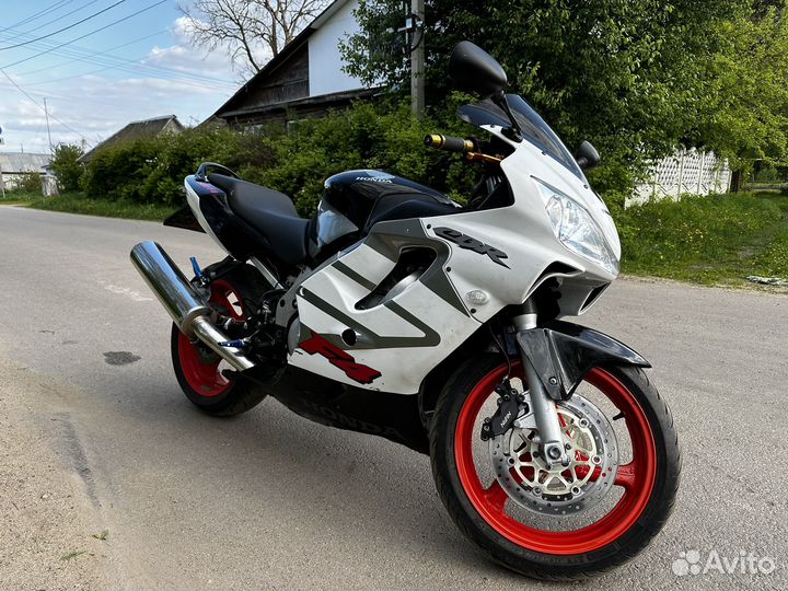 Хонда CBR 600F4