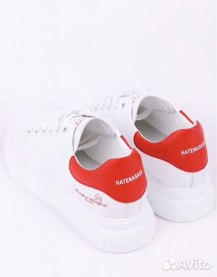 Кроссовки женские новые