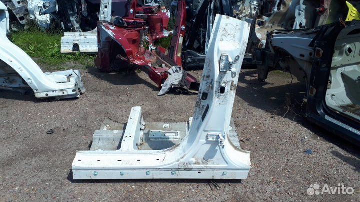 Порог со стойкой кузова левый Kia Sorento XM 2013