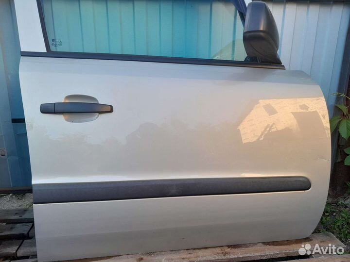 Передняя правая дверь Опель Зафира Б 2010 р