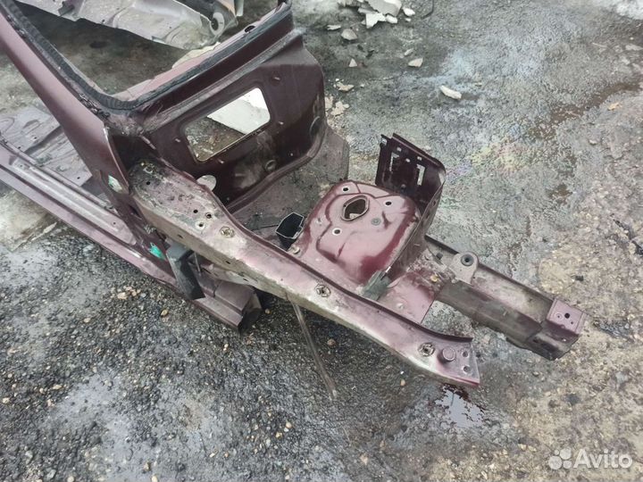 Передний правый лонжерон Mercedes C-class w204