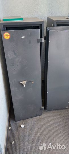 Сейф металлический