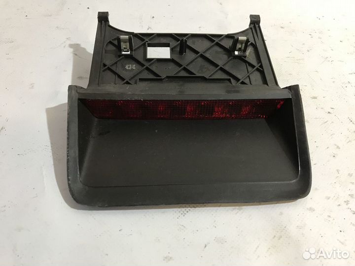 Центральный стоп сигнал Dodge Challenger