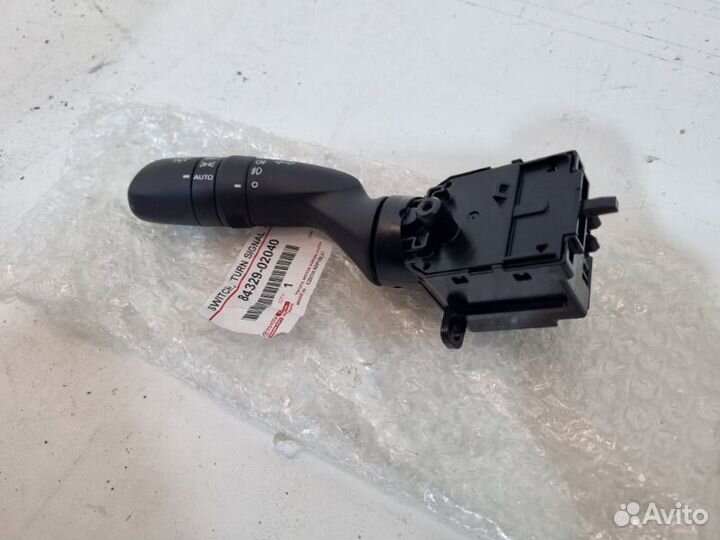 Подрулевой переключатель передний левый Toyota