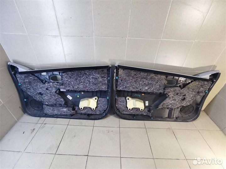 Обшивки дверей комплект Toyota Yaris P90 2010