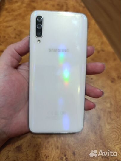 Samsung Galaxy A50, 4/64 ГБ