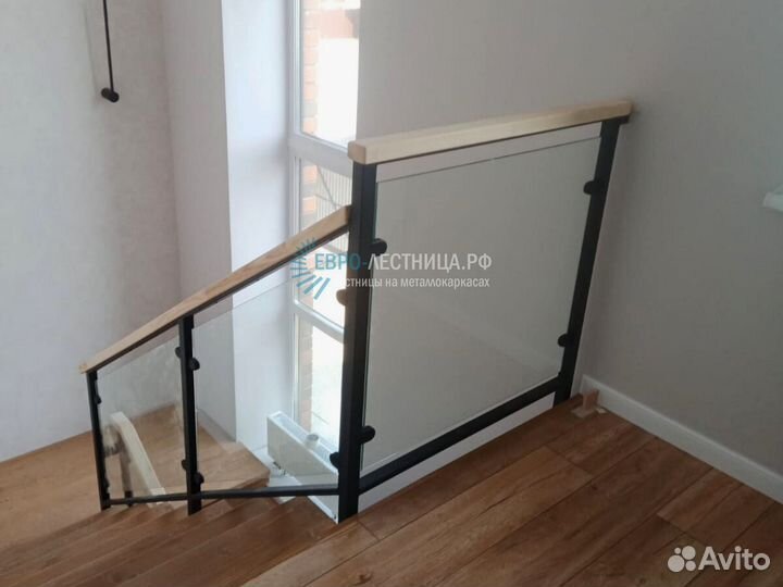 Стеклянные перила в раме