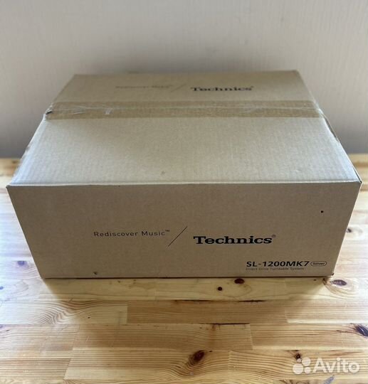 Проигрыватель винила Technics SL-1200 MK7