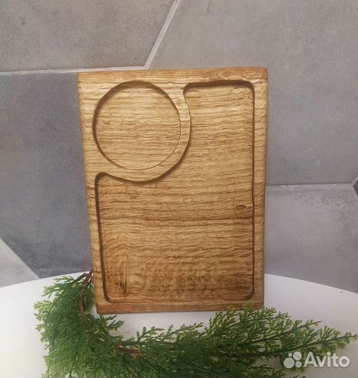 Доска для сервировки с соусником из дуба