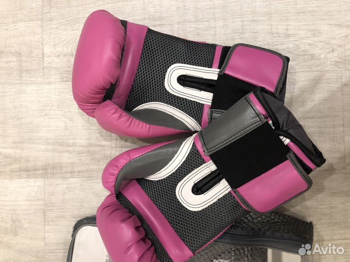 Боксерские перчатки