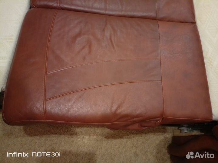 Кожаный диван бу